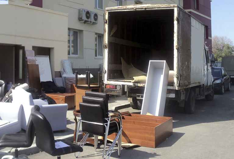 Заказ грузовой машины для доставки вещей : мебель по Санкт-Петербургу
